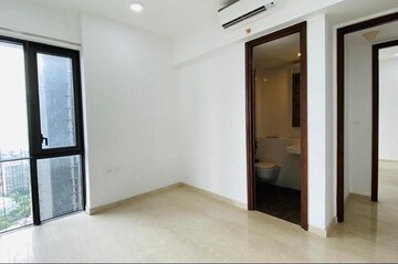 Room in 3 BHK Apartment at Lodha The Park, Worli – for Rent