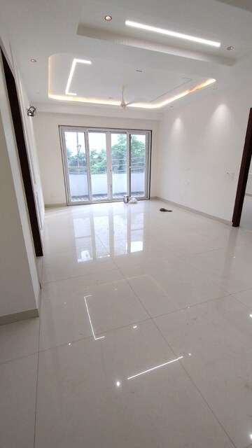 Building Lobby in 4 BHK Builder Floor at Sector 57 – for Sale
