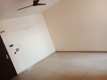 Room in 2 BHK Apartment at Wave Dream Homes, Wave City – for Rent