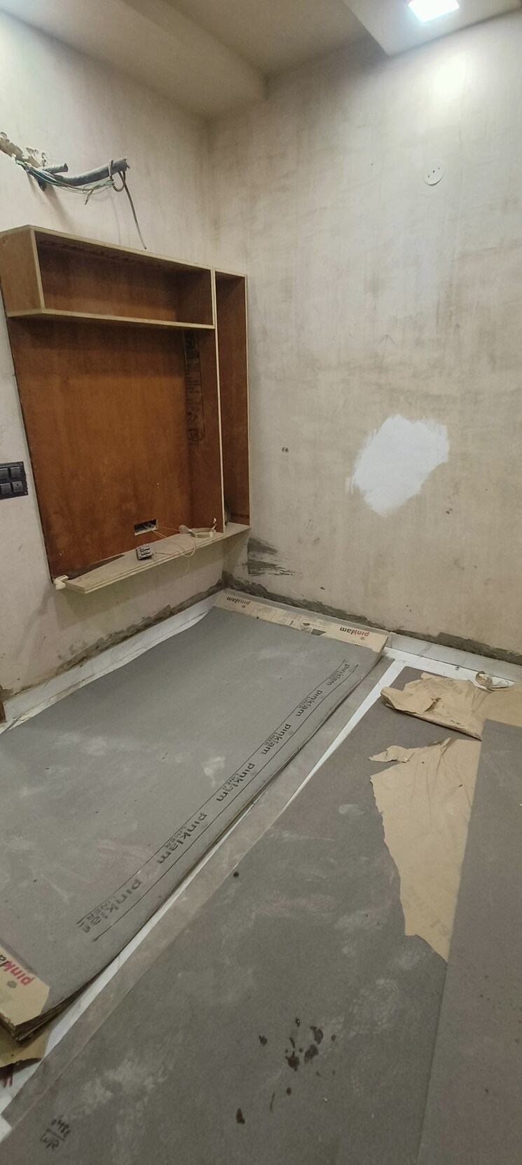 Room, rohini sector 25 1 Bedroom 320 Sq.Mt. Builder Floor In Rohini Sector 25 Delhi 8138017