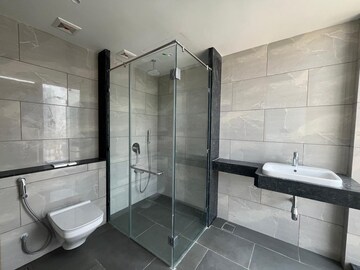 Bathroom in 5 BHK Apartment at Rustomjee Crown, Prabhadevi – for Rent