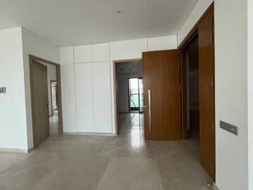 Room in 5 BHK Apartment at Rustomjee Crown, Prabhadevi – for Rent