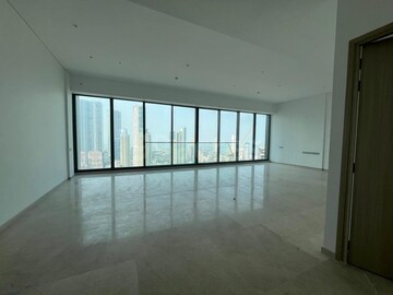 Room in 5 BHK Apartment at Rustomjee Crown, Prabhadevi – for Rent