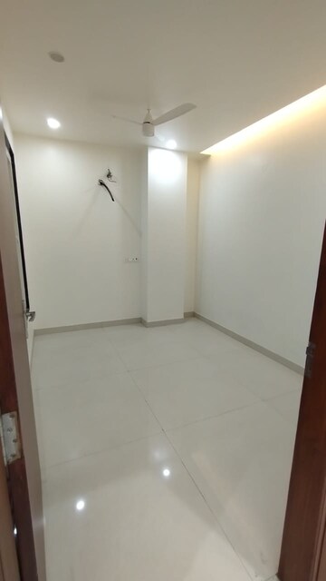 Room in 3 BHK Builder Floor at Sector 57 – for Sale