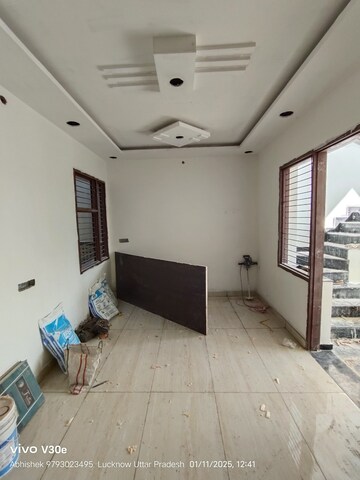 Room in 3 BHK Independent House at Jankipuram Extension – for Sale