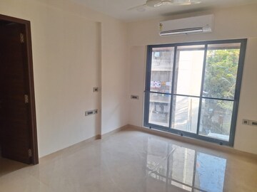 Room in 3 BHK Apartment at Khar West – for Rent