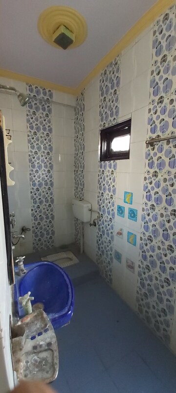 Bathroom in 2 BHK Builder Floor at Shalimar Apartments Shalimar Garden, Shalimar Garden – for Sale