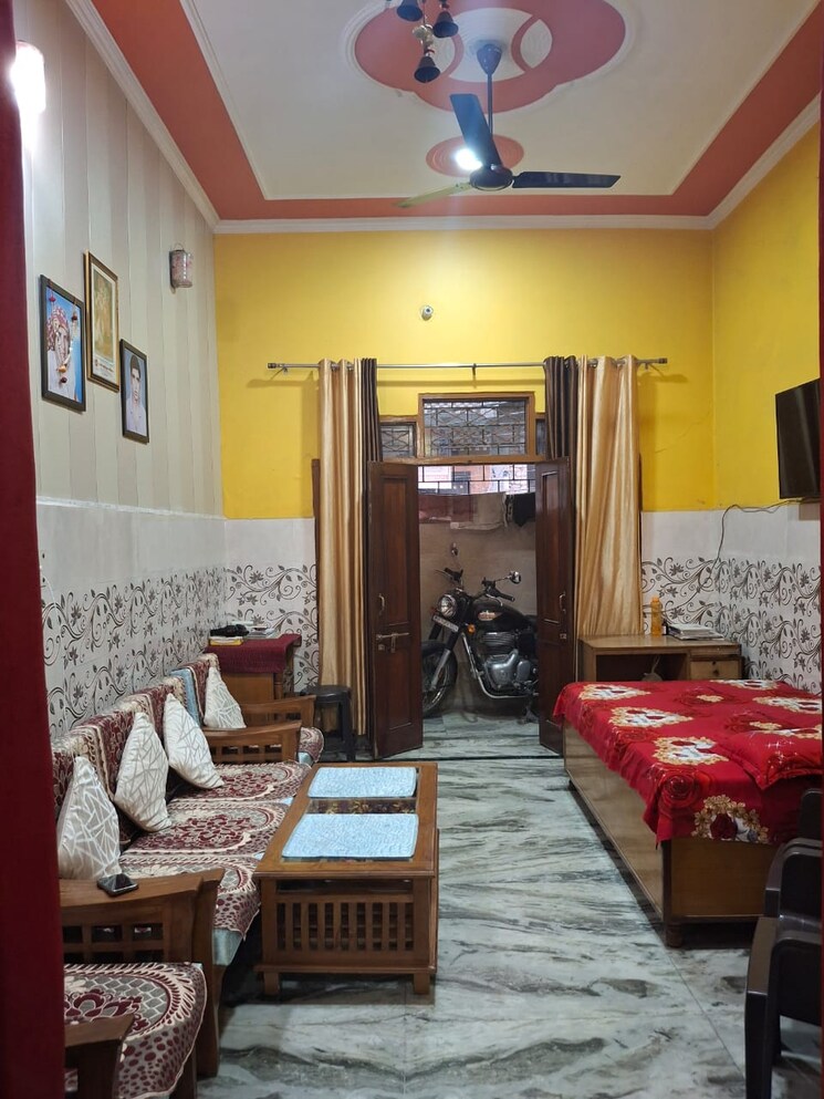 Living Room, shalimar-apartments-shalimar-garden 2 Bedroom 900 Sq.Ft. Builder Floor In Shalimar Garden Ghaziabad 8138352