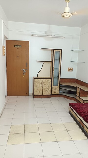 Room in 1 BHK Apartment at Vardhaman Township, Hadapsar – for Rent