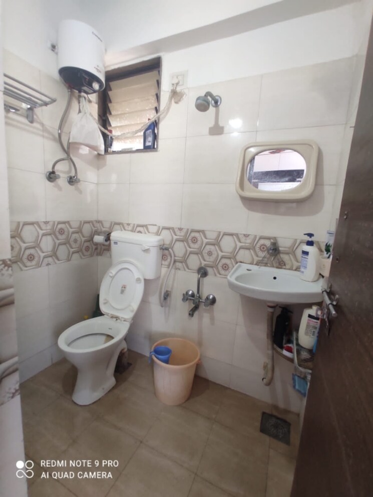 Bathroom, khodiyar 3 Bedroom 1500 Sq.Ft. Apartment In Khodiyar Ahmedabad 8138465