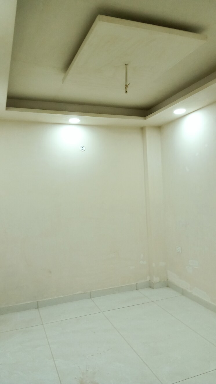 Room, burari 3.5 Bedroom 90 Sq.Yd. Builder Floor In Burari Delhi 8138463