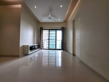 Room in 2 BHK Apartment at Cosmopolis Tower, Andheri West – for Sale