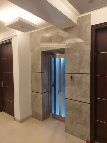 Building Lobby in 1.5 BHK Builder Floor at Huda Staff Colony, Sector 46 – for Rent