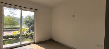 Room in 3 BHK Builder Floor at BPTP Amstoria, Sector 102 – for Rent