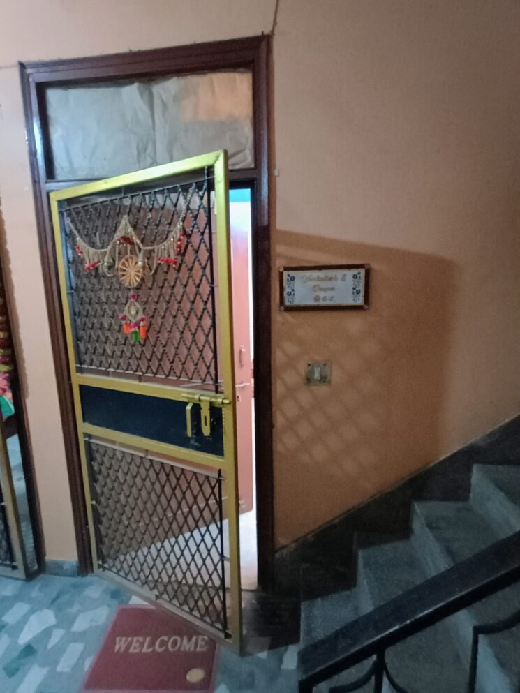 undefined, lucky-plaza 6 Bedroom 4200 Sq.Ft. Independent House In Vasundhara Sector 12 Ghaziabad 8139122