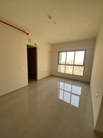 Room in 2 BHK Apartment at Piramal Vaikunth, Balkum Pada – for Rent