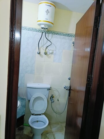 Bathroom in 3 BHK Builder Floor at Ardee City, Sector 52 – for Rent