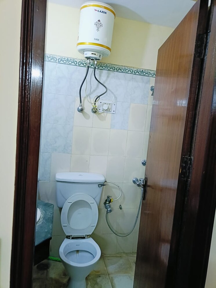 Bathroom, ardee-city 3 Bedroom 1430 Sq.Ft. Builder Floor In Sector 52 Gurgaon 8138928