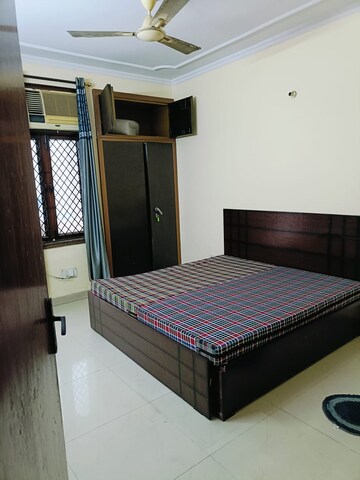 Bedroom in 3 BHK Builder Floor at Ardee City, Sector 52 – for Rent