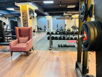 Gym in 4 BHK Apartment at Ratan Galaxy, Vrindavan Yojna – for Sale