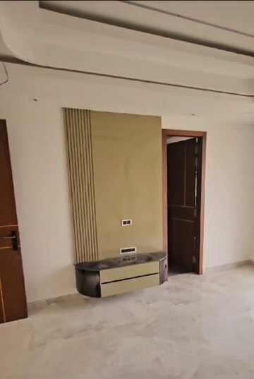 Room in 4 BHK Builder Floor at Sector 15 ii – for Sale