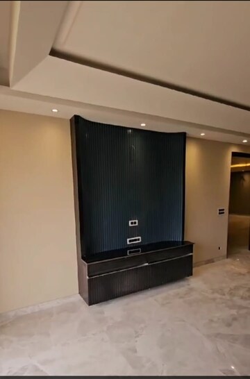 Furnished Amenities in 4 BHK Builder Floor at Sector 15 ii – for Sale