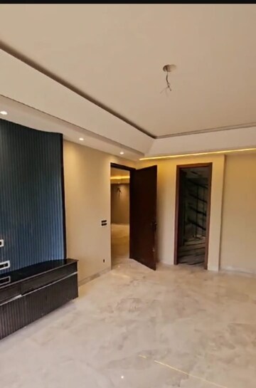 Room in 4 BHK Builder Floor at Sector 15 ii – for Sale