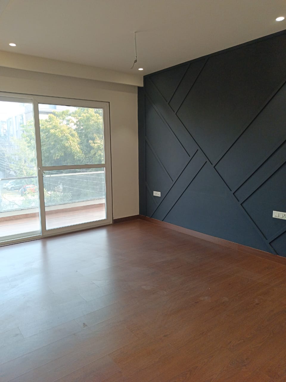 Retail Shop For Sale in Orris Market City