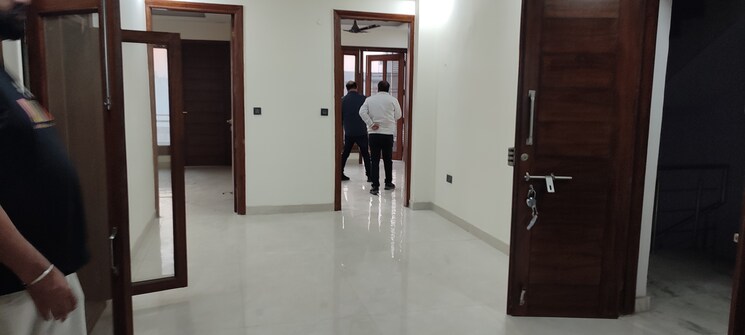 Room, sector 28 3.5 Bedroom 340 Sq.Yd. Builder Floor In Sector 28 Faridabad 8139081