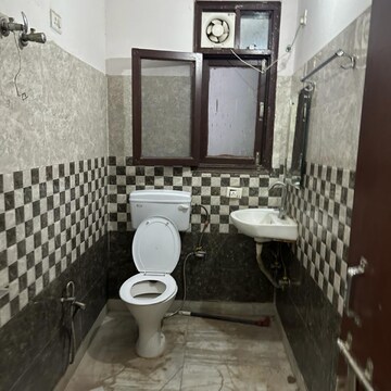 Bathroom in 4 BHK Independent House at Sector 57 – for Sale