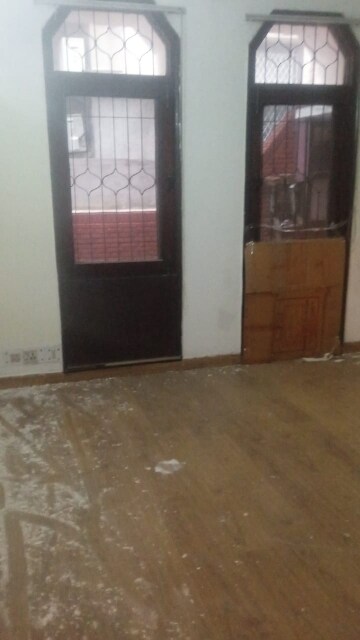 Room in 4 BHK Independent House at New Friends Colony – for Sale