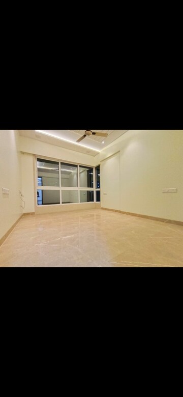 Room in 2.5 BHK Apartment at Ekta Tripolis, Goregaon West – for Rent