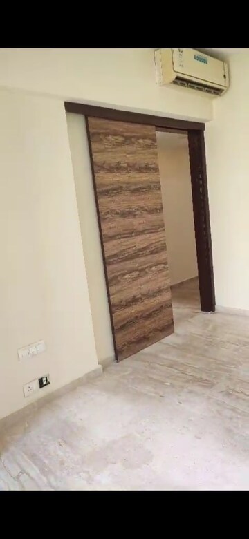 Room in 2.5 BHK Apartment at Ekta Tripolis, Goregaon West – for Rent