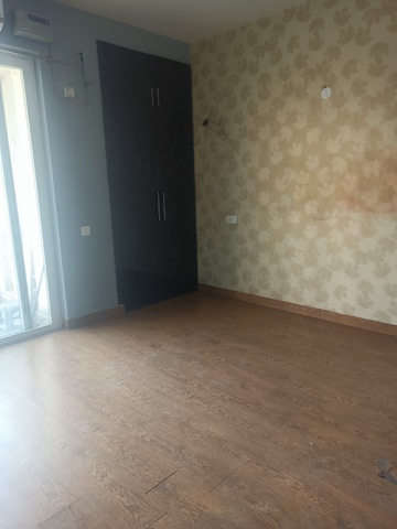 Room in 2 BHK Apartment at Signature Global Orchard Avenue, Sector 93 – for Rent