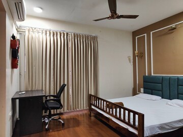 Room in 3 BHK Apartment at Pashmina Waterfront, Old Madras Road – for Rent