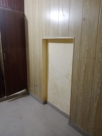 Room in 5 BHK Independent House at New Friends Colony – for Sale