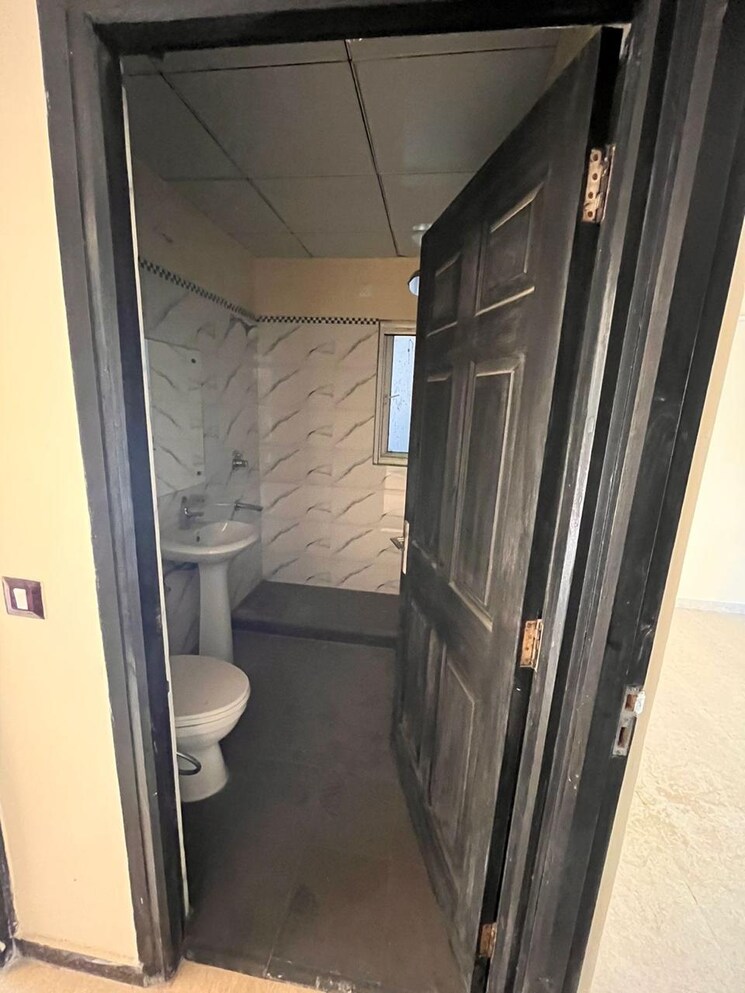 Bathroom, dasnac-the-jewel 4 Bedroom 4375 Sq.Ft. Apartment In Sector 75 Noida 8139412