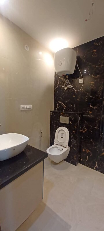 Bathroom in 5 BHK Builder Floor at K World Royal Court, Sector 39 – for Rent