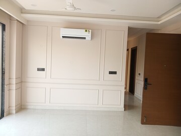 Building Lobby in 3 BHK Builder Floor at Cosmos Floors, Sector 52 – for Rent