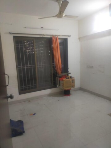 Living Room in 1.5 BHK Apartment at Khandelwal Yash Park, Ghatkopar East – for Rent