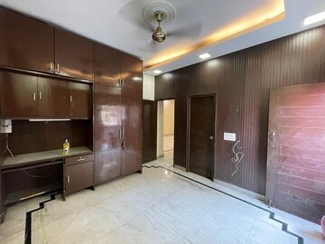 Living Room in 2.5 BHK Builder Floor at Sector 28 – for Rent