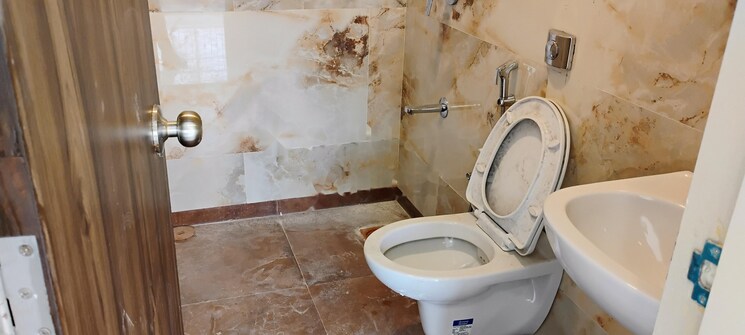 Bathroom, alag-artis 1 Bedroom 468 Sq.Ft. Apartment In Pant Nagar Mumbai 8139725