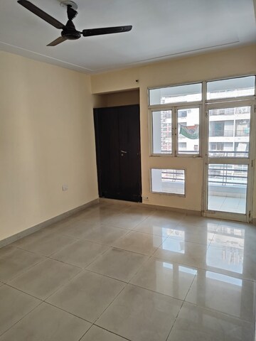Room in 2 BHK Apartment at Ajnara Gen X, Dundahera – for Rent