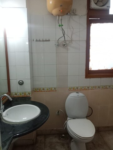 Bathroom in 3 BHK Builder Floor at Uppal Southend, Sector 49 – for Rent