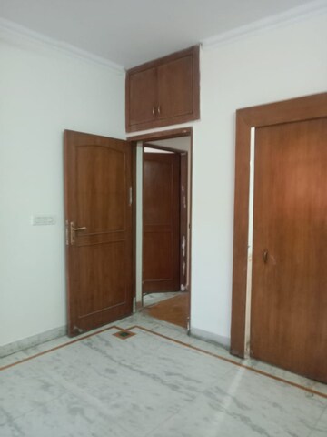 Room in 3 BHK Builder Floor at Uppal Southend, Sector 49 – for Rent