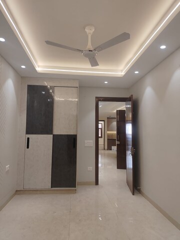 Building Lobby in 4 BHK Builder Floor at Mahavir Enclave 1 – for Sale