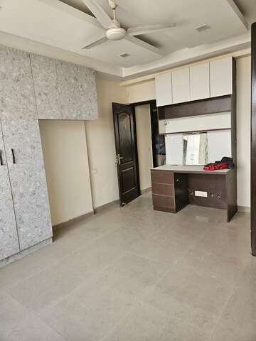 Room in 4 BHK Apartment at Manimajra – for Rent