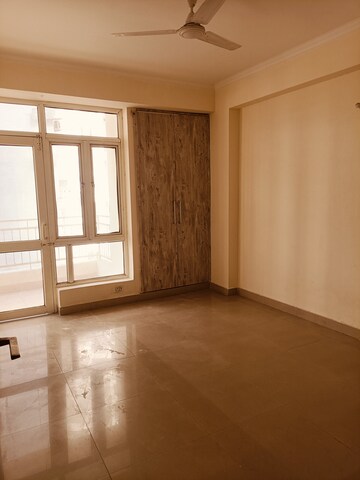 Room in 3 BHK Apartment at Supertech Ecovillage I, Sector 1 Greater Noida – for Rent
