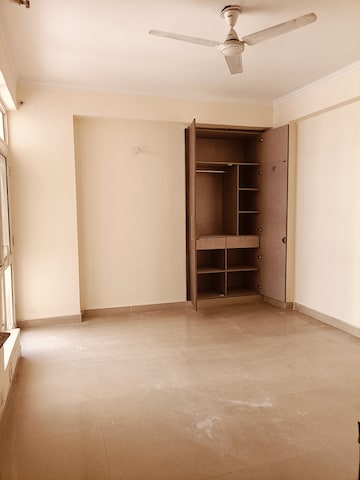 Room in 3 BHK Apartment at Supertech Ecovillage I, Sector 1 Greater Noida – for Rent