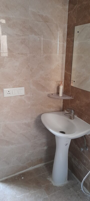 Bathroom in 4 BHK Apartment at Manimajra – for Rent